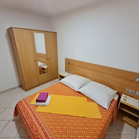 Apartmani Smiljanic Starigrad Paklenica Ruang foto
